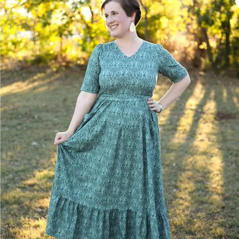 Elegant Green Lace Maxi Dress